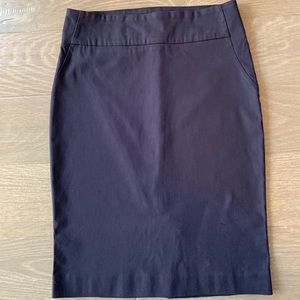 Body con mid-length RW&Co. skirt